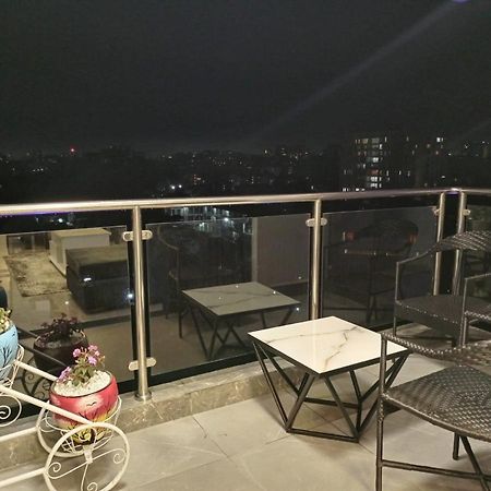 Stayrest Safari Tours New 3 Bedroom Apartments In Kilimani Nairobi With Rooftop Pool Экстерьер фото