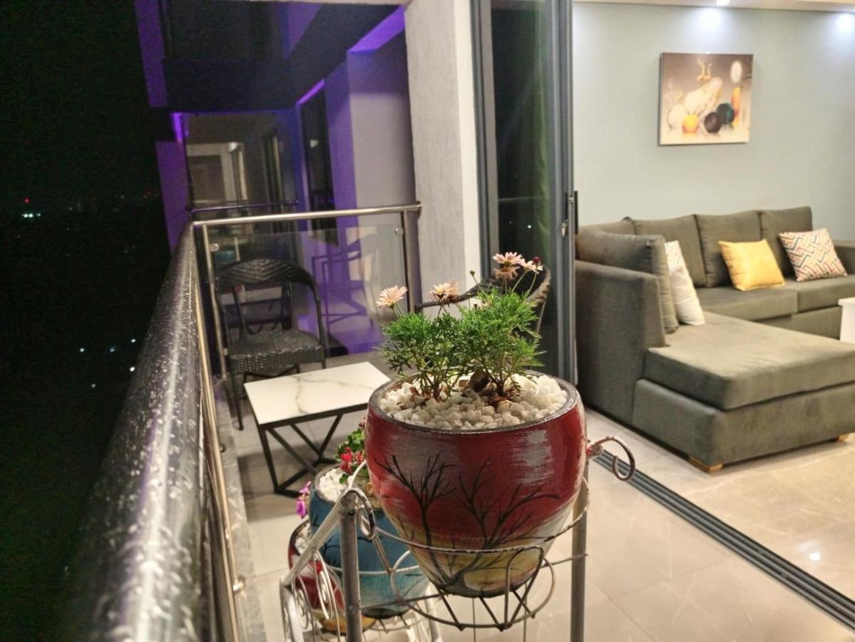 Stayrest Safari Tours New 3 Bedroom Apartments In Kilimani Nairobi With Rooftop Pool Экстерьер фото