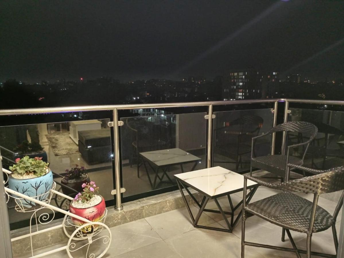 Stayrest Safari Tours New 3 Bedroom Apartments In Kilimani Nairobi With Rooftop Pool Экстерьер фото