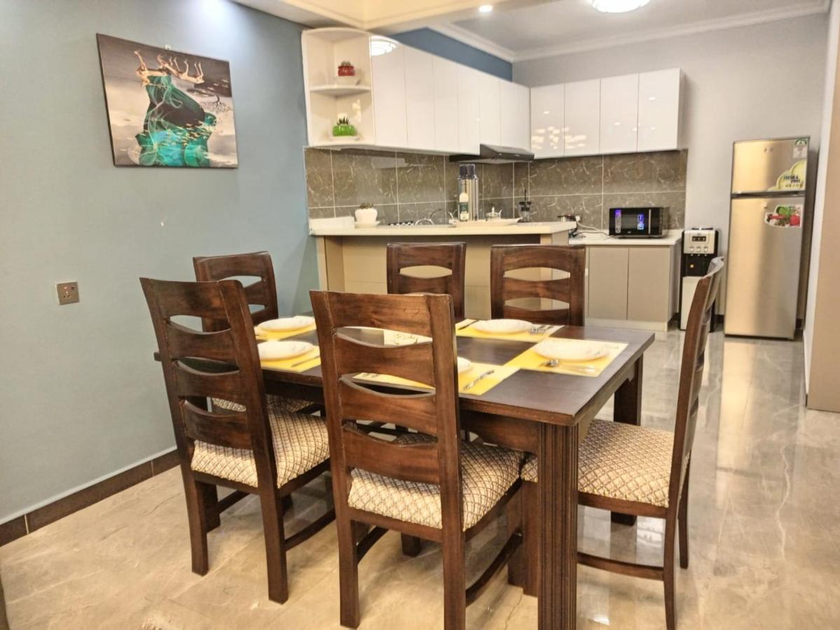 Stayrest Safari Tours New 3 Bedroom Apartments In Kilimani Nairobi With Rooftop Pool Экстерьер фото