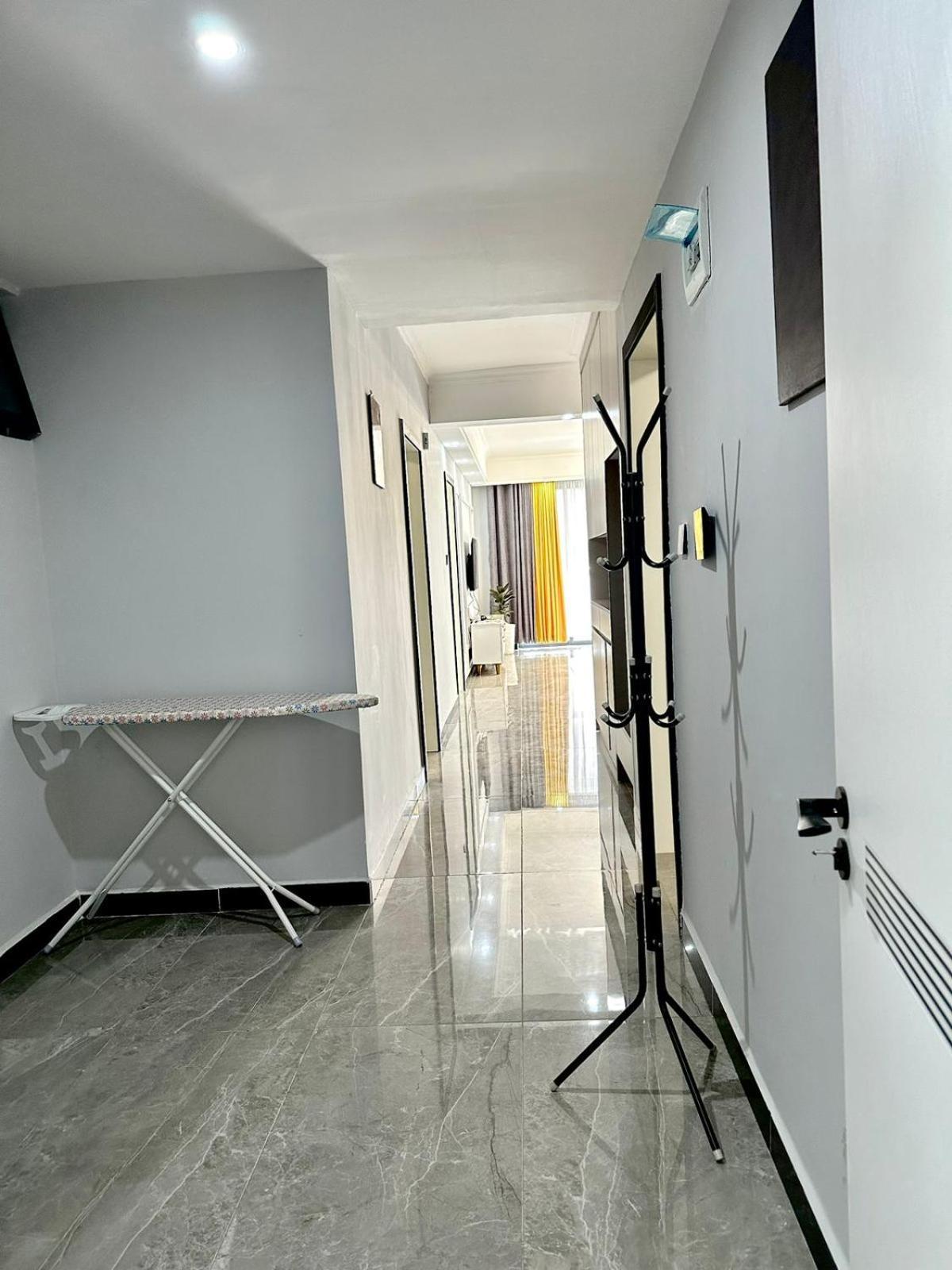 Stayrest Safari Tours New 3 Bedroom Apartments In Kilimani Nairobi With Rooftop Pool Экстерьер фото